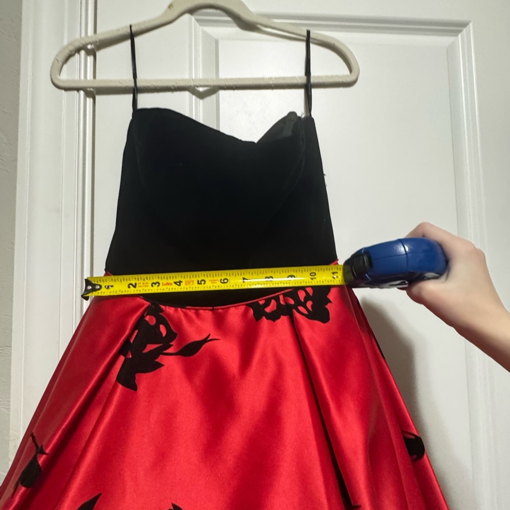 SHERRI HILL 51685 BLACK AND RED FLORAL BALLGOWN SIZE 4 - Picture 12 of 12